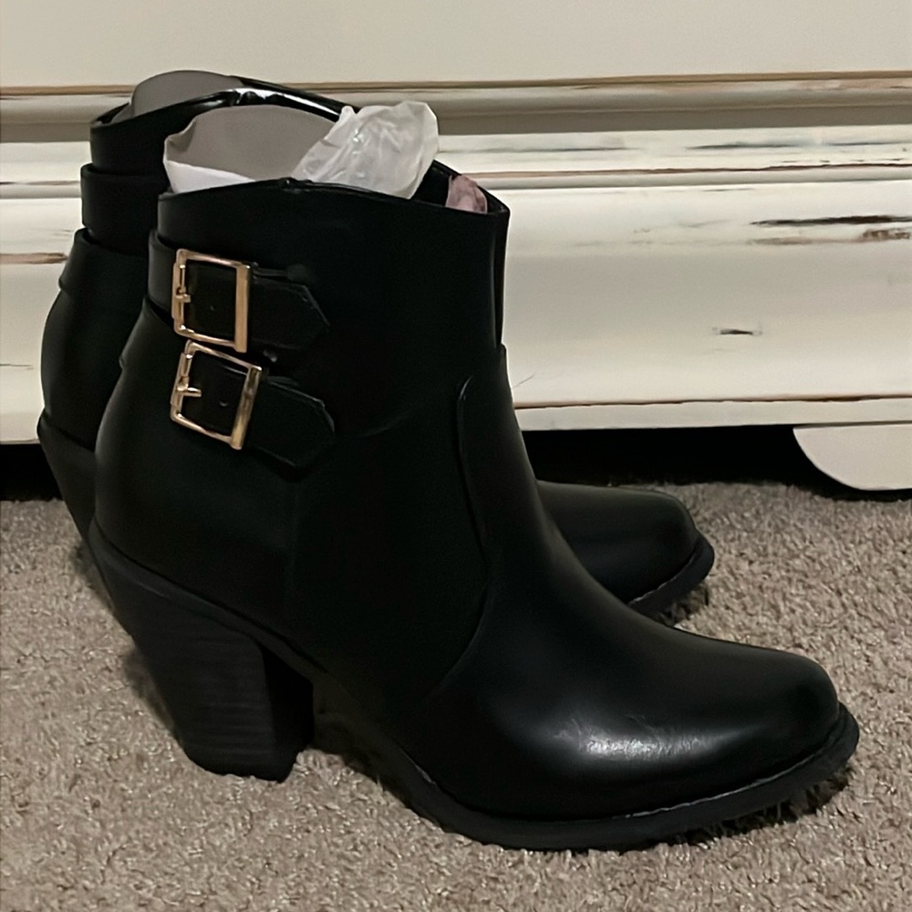 Nice heeled black ankle boots with buckles on side